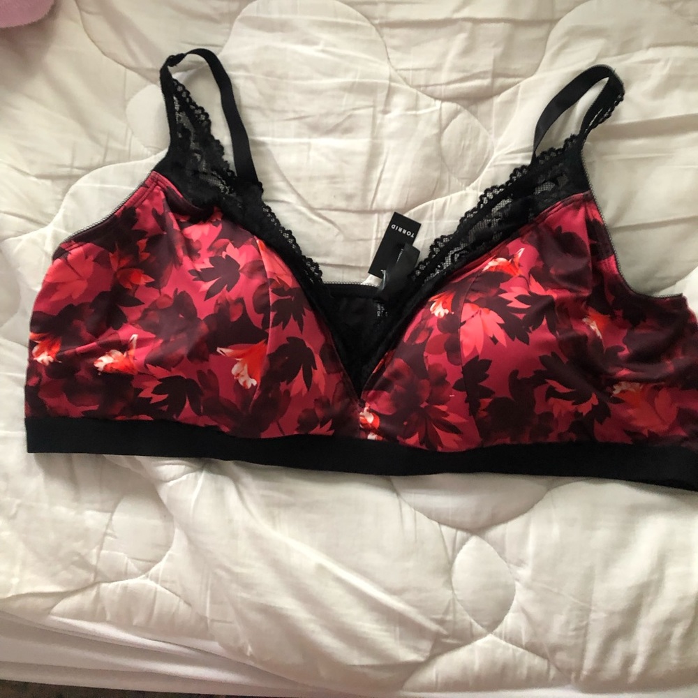 Torrid Bralette red blooms 4 NWT